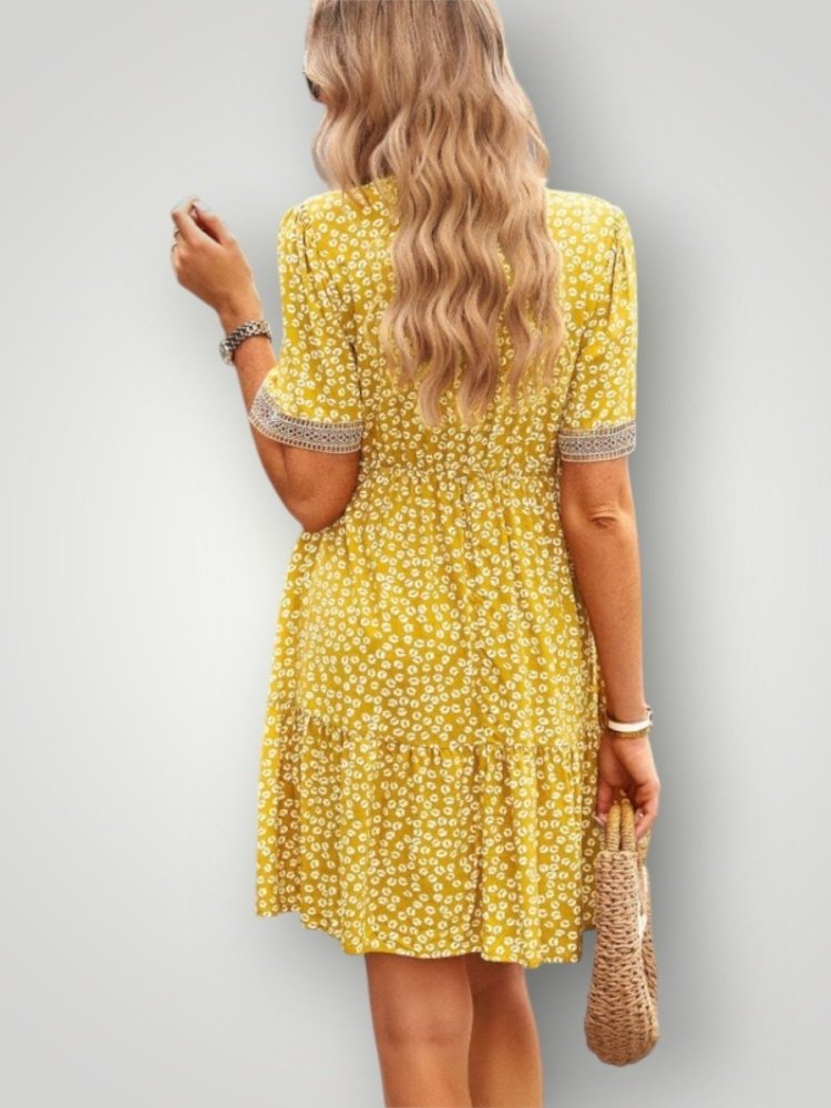 Damenkleid mit Blütenmuster und eleganter Passform