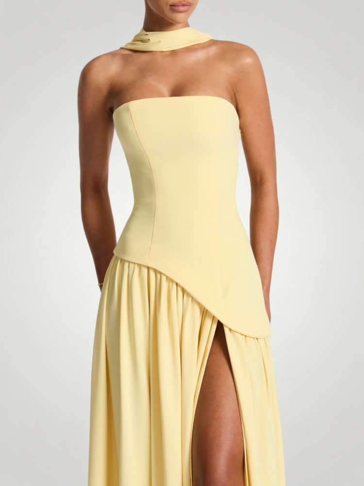 Elegantes Maxikleid mit Asymmetrischem Design